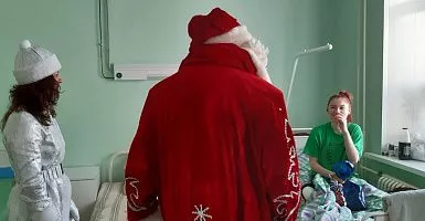 Новогодний праздник для пациентов и медработников Детской областной клинической больницы