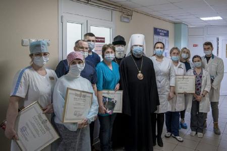 Митрополит Тверской и Кашинский Амвросий благословил маленьких пациентов Детской областной клинической больницы