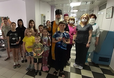Тверская Епархия поздравила маленьких пациентов больницы с праздником Пасхи