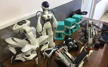В гости к маленьким пациентам снова пришли роботы